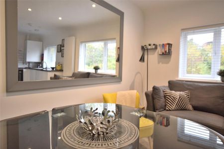 2 bedroom maisonette to rent - Photo 4