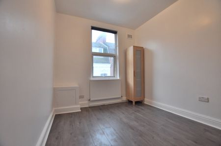 3 Bed Flat, Settles Street, E1 - Photo 2
