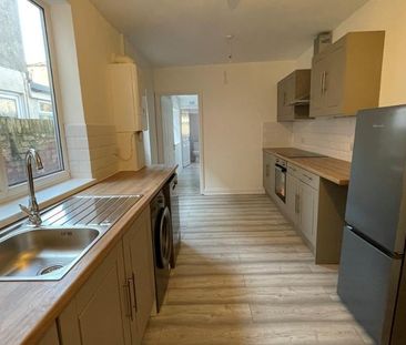 4 bedroom terraced house to rent - Photo 4