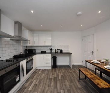 1 bedroom in a house share to rent - Photo 2