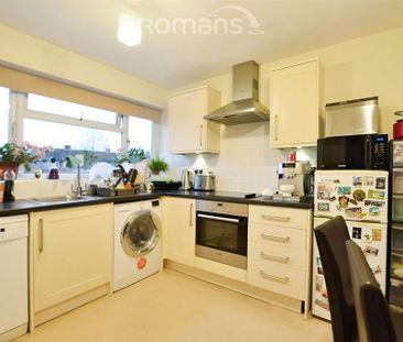 3 bedroom flat to rent - Photo 4