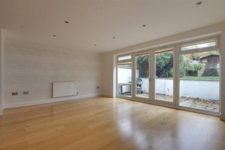 4 bedroom semi-detached house to rent - Photo 2