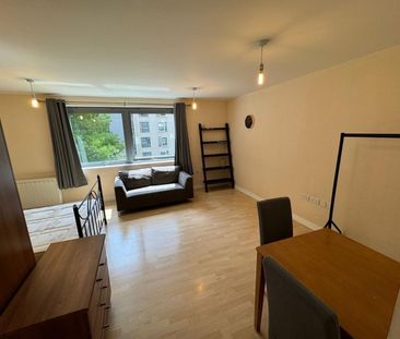 Studio Flat, Trentham Court, W3 - Photo 3