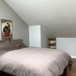 *** Tout meublé - Stationnement int. (optionel au besoin). - pas d'animaux - disponible à partir du 15 octobre 2025 *** - Photo 2