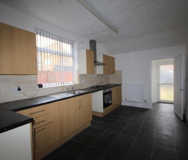 4 bedroom terraced house to rent - Photo 2