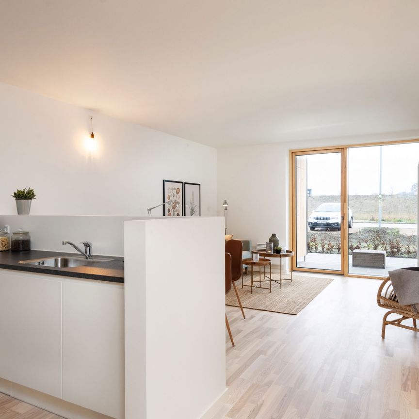 Moderne bolig med tre værelser og privat terrasse. Skræddersyet til dig over 50 år uden hjemmeboende børn - Photo 1