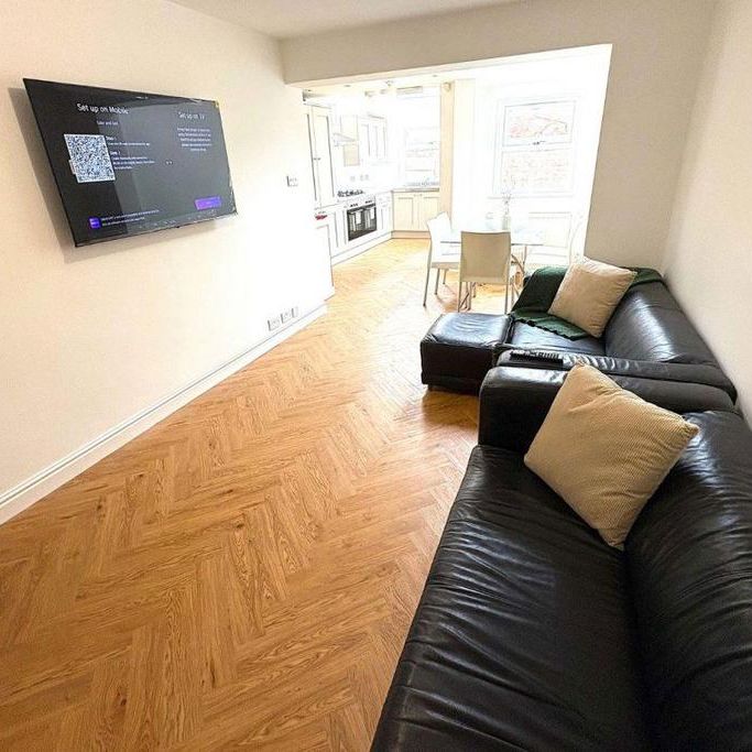 8 bedroom house to rent - Photo 1