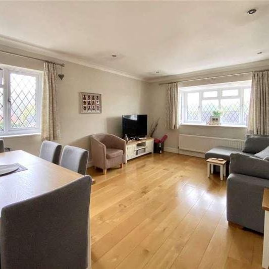 Groves Close, Bourne End, SL8 - Photo 1
