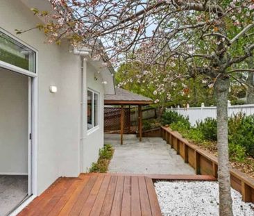 Spacious Family Home in Sought-After West Harbour - Photo 4