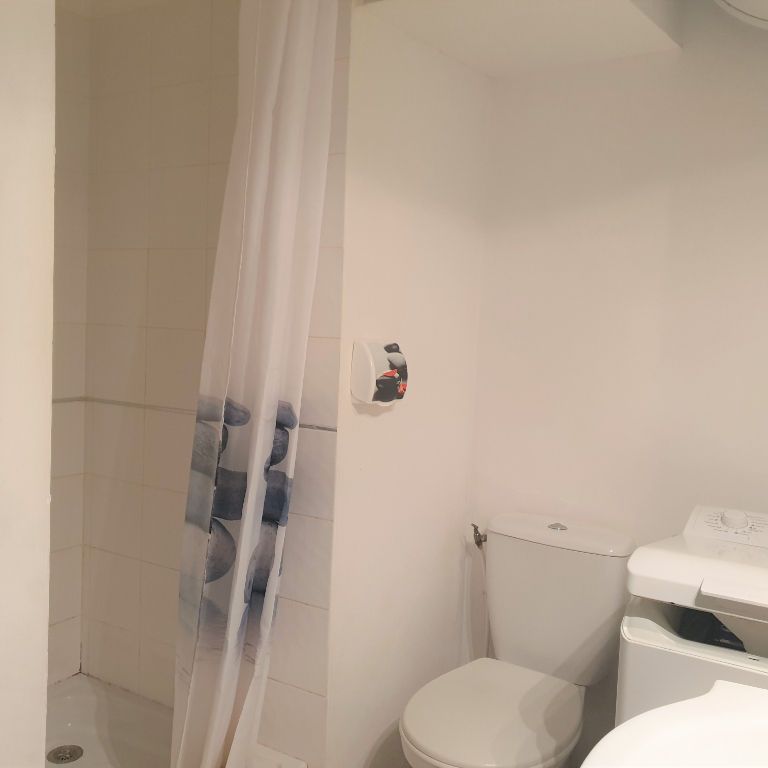 NIMES CENTRE VILLE GAMBETTA - Location Meublée T3 45 m2 RDC, - Photo 1