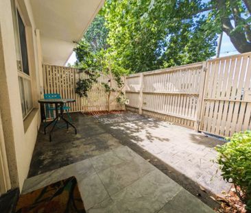 One-Bedroom Apartment with Private Courtyard - Photo 3