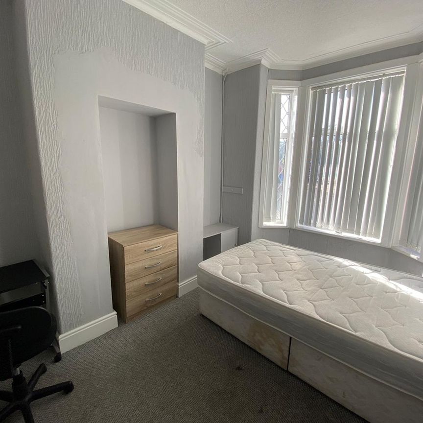 Room in a Shared House, Blandford Road, M6 - Photo 1