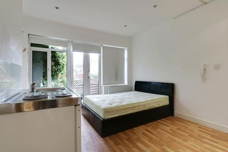 1 bedroom flat to rent - Photo 2