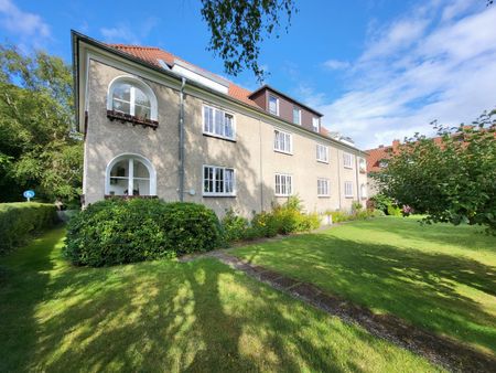 Nähe Stadtpark: Schöne 3,5-Zimmer-Wohnung mit Loggia in zentraler Lage in 23568 ... - Foto 3