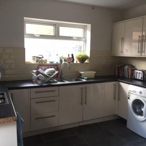 6 bedroom terraced house to rent - Photo 3