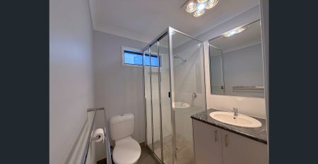 Charming 2-Bedroom Granny Flat in Glenvale - Photo 2