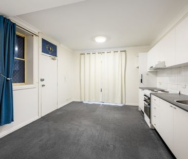 IMMACULATE ONE (1) BEDROOM APARTMENT - Photo 6