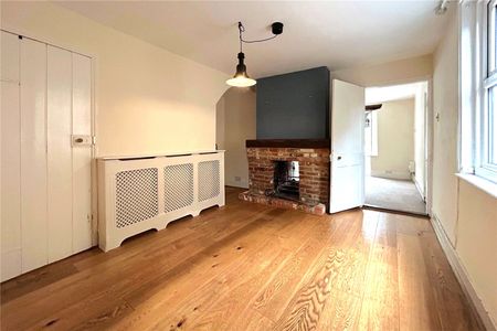 Newnham Road, Hook, Hampshire, RG27 - Photo 4