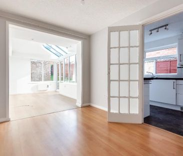 3 bedroom semi-detached house to rent - Photo 3