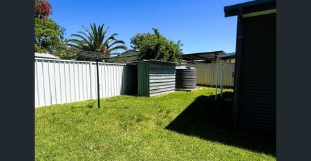 Charming 3-Bedroom Cottage for Rent - Photo 3