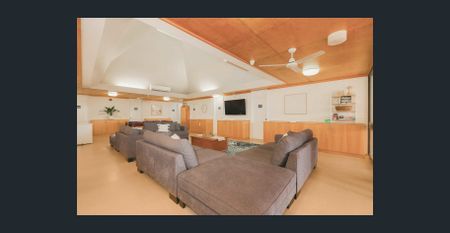 Rooms for Rent – Spacious Shared Living on the Beach! - Photo 3