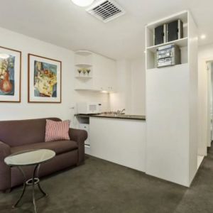 Stylish South Yarra Living in a Landmark Apartment Complex - Photo 2
