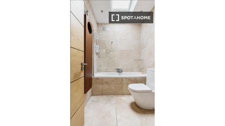 Room for rent in 5-bedroom house in Chapelizod, Dublin - Photo 5