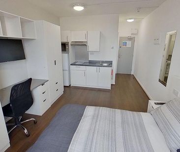 Studio to rent - Photo 1