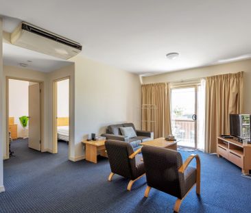 Fully Furnished East End Apartment! - Photo 6