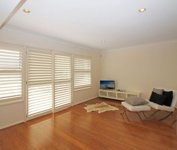 2/3 Hillview Crescent, The Hill NSW 2300 - Photo 3