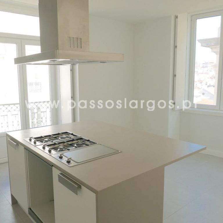 5 room luxury Flat for rent in Lisbon, Portugal - Photo 1