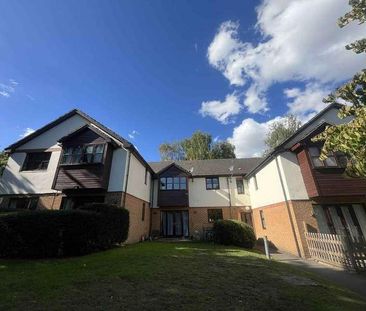 Hawkridge Court Bracknell, RG12 - Photo 2