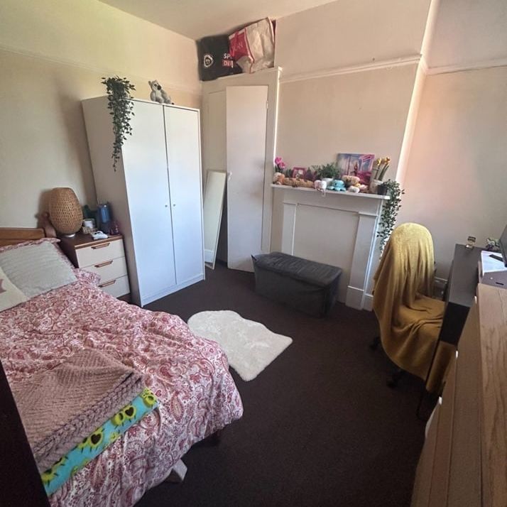 Room in a Shared House, Cromwell Road, SO15 - Photo 1