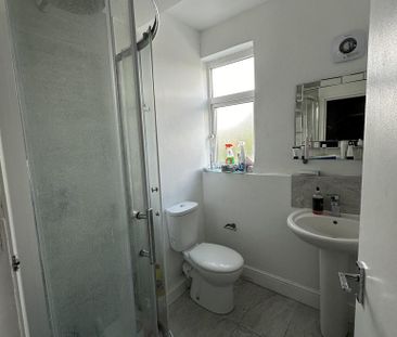 4 bedroom flat to rent - Photo 6
