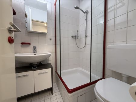 Hübsche 1 Zi.-Wohnung in Lauflage zu Uniklinik und Marienhaus Klinikum mit EBK - Photo 3