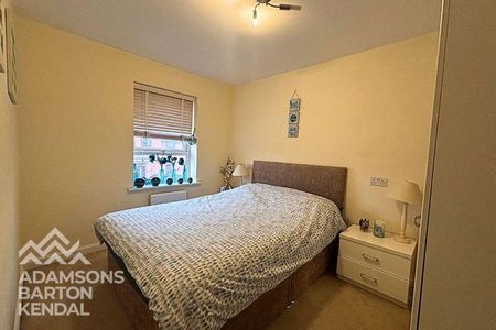 4 bedroom semi-detached house to rent - Photo 5