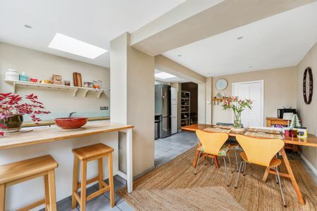 4 bedroom terraced house to rent - Photo 5