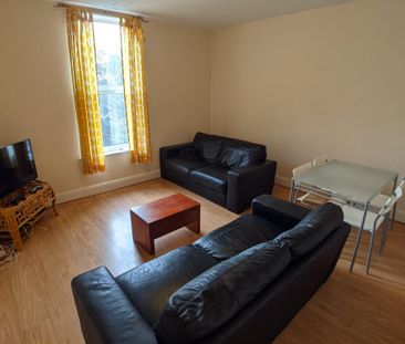 3 bedroom flat to rent - Photo 1