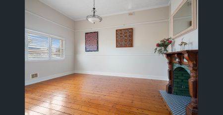 Light and Airy 4-bedroom Home - Photo 4