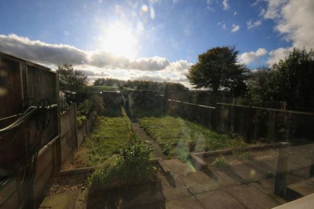 2 bedroom semi-detached house to rent - Photo 3