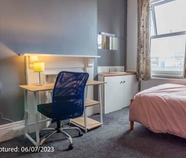 3 Feversham Crescent, Wiggington Road - Photo 6