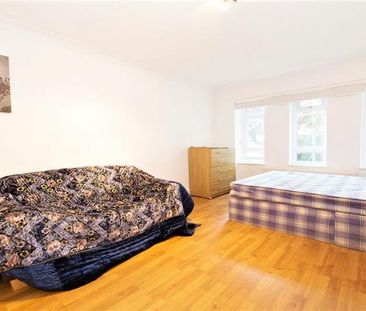 2 Bedroom, 1 bath, 1 reception Flat - Photo 5