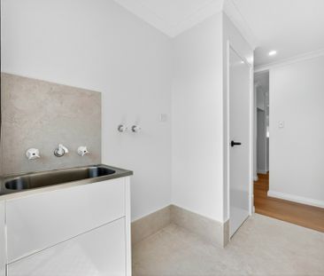 Newly renovated 2 lounge, 3 bedroom house. - Photo 3