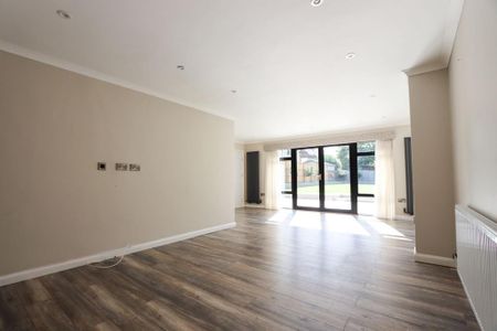 6 bedroom semi-detached house to rent - Photo 2