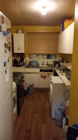 1 bedroom in a flat share to rent - Photo 2