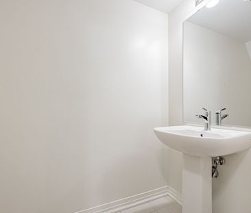 For Lease - 32 Emmas Way, Whitby, Ontario - Photo 5