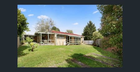 Zoned for Serpell Primary & East Doncaster Secondary School - Photo 2