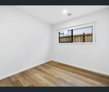 10 Riveting Rd, Wyndham Vale, Vic 3024 - Photo 2