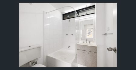 Bright and convenient studio apartment in the heart of Potts Point - Photo 4
