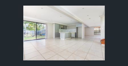 Fantastic Family Home - Great Location! - Photo 2